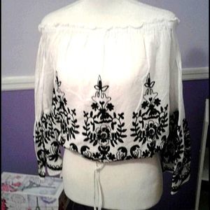 New Mode Boho White Black Embroidered Off-shoulder Bell Sleeves Cropped Top S